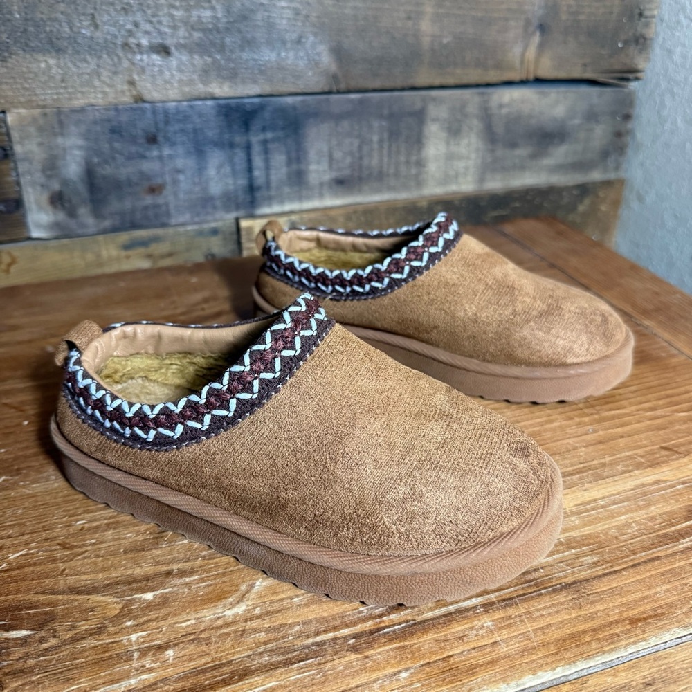 Girls Size‎ 13 American Exchange Tan Slip On Shoes Slippers